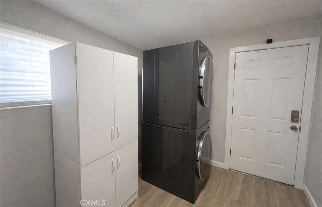 45414 Raysack Avenue Lancaster, CA 93535 - Photo 3 of 25 Mian unit laundry room