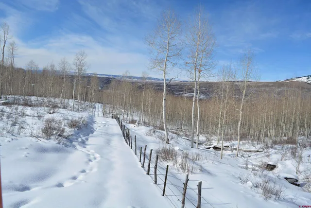a view of houses with sky view