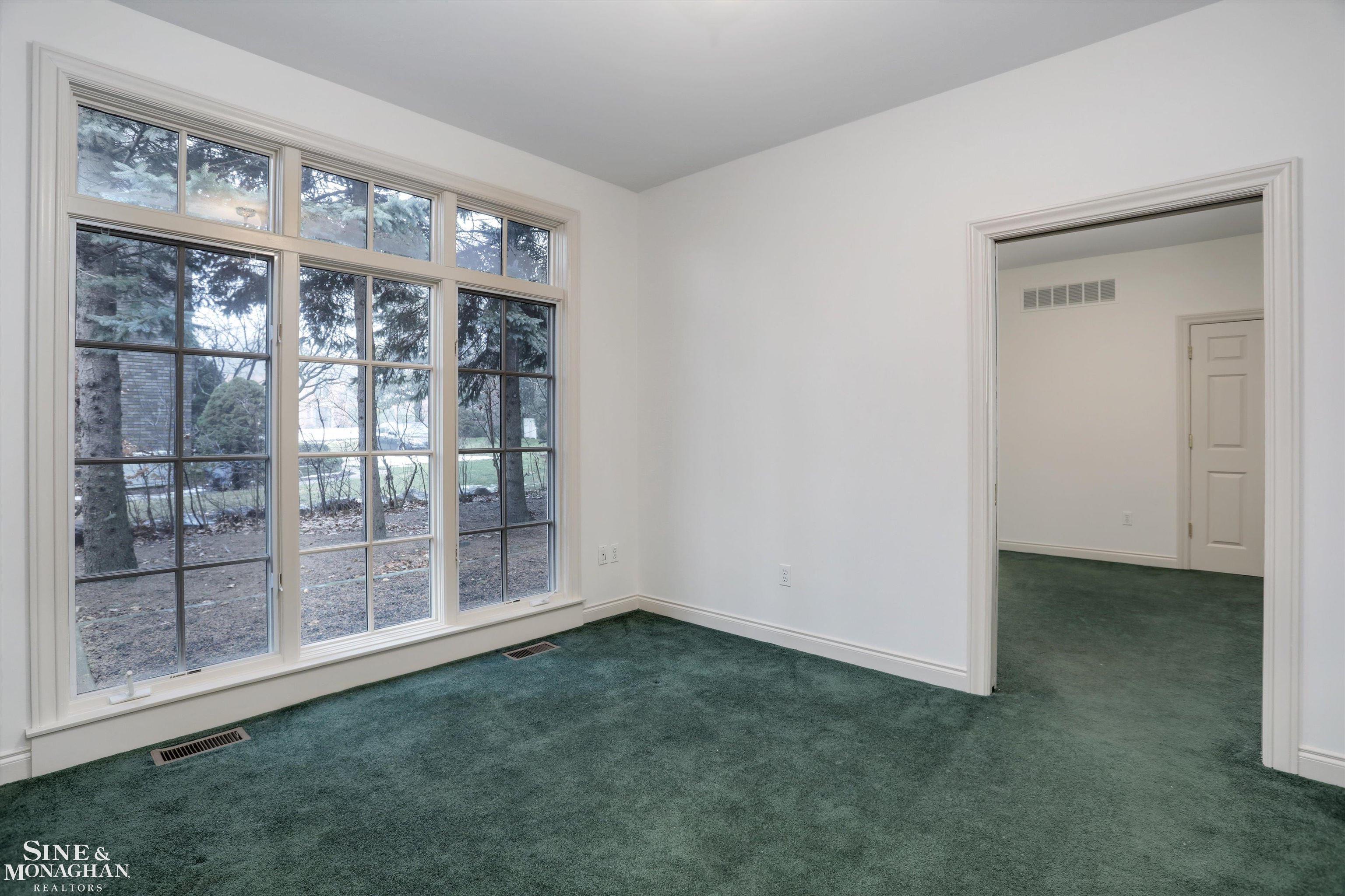 217 Lake Shore Road Grosse Pointe, MI 48236 - Photo 28 of 63 50166368-8f69146e-39ec-41e5-910b-db24833556a9.JPG