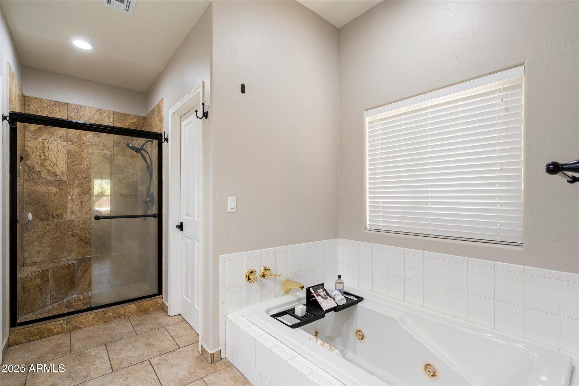 2815 West Irvine Road Phoenix, AZ 85086 - Photo 17 of 36 Separate Shower and Tub with Jets