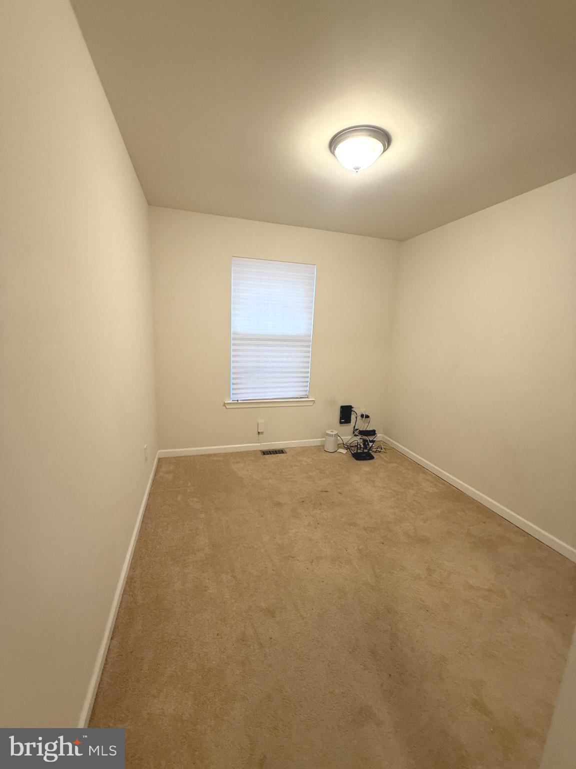 809 Duvall Highway Pasadena, MD 21122 - Photo 25 of 38 an empty room with a window
