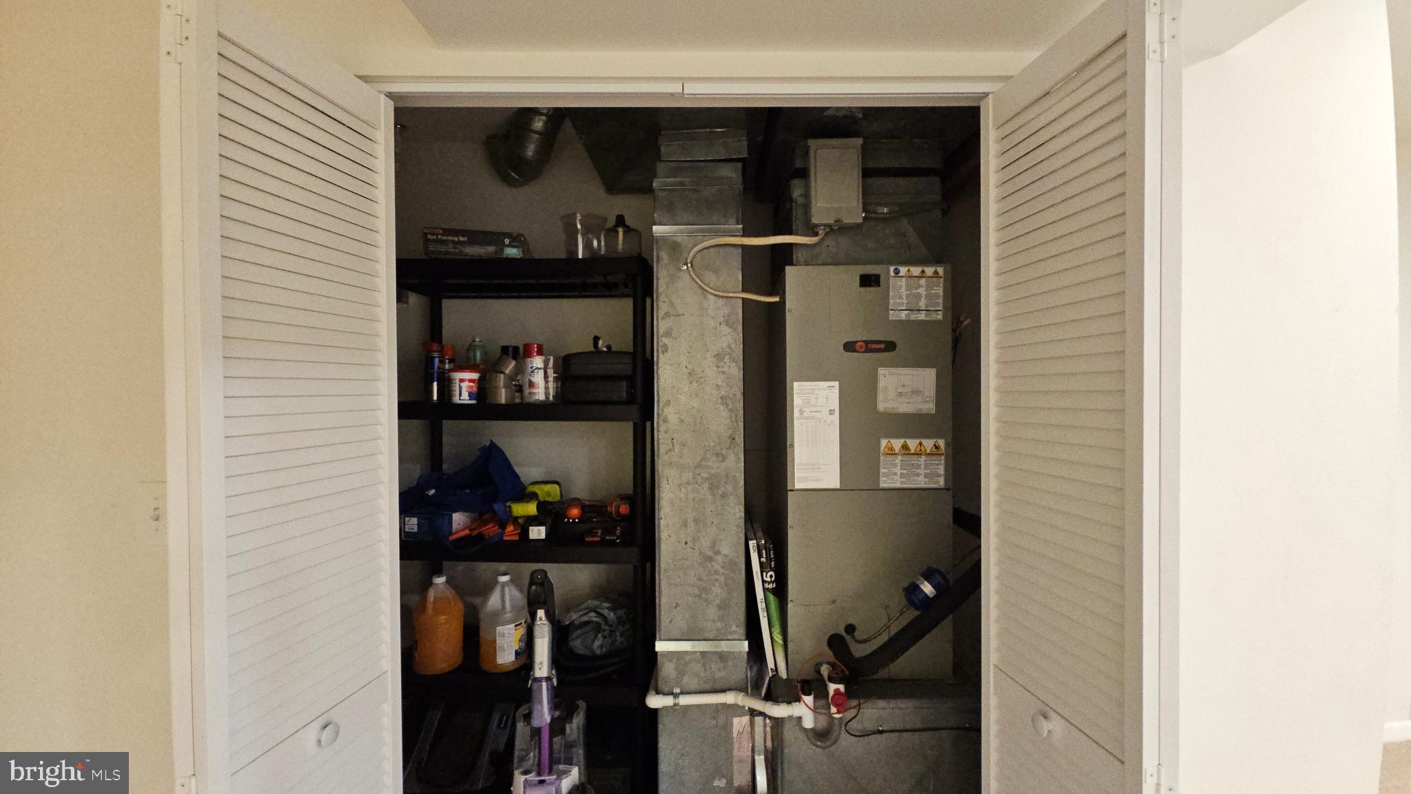 809 Duvall Highway Pasadena, MD 21122 - Photo 32 of 38 a close view of water heater room