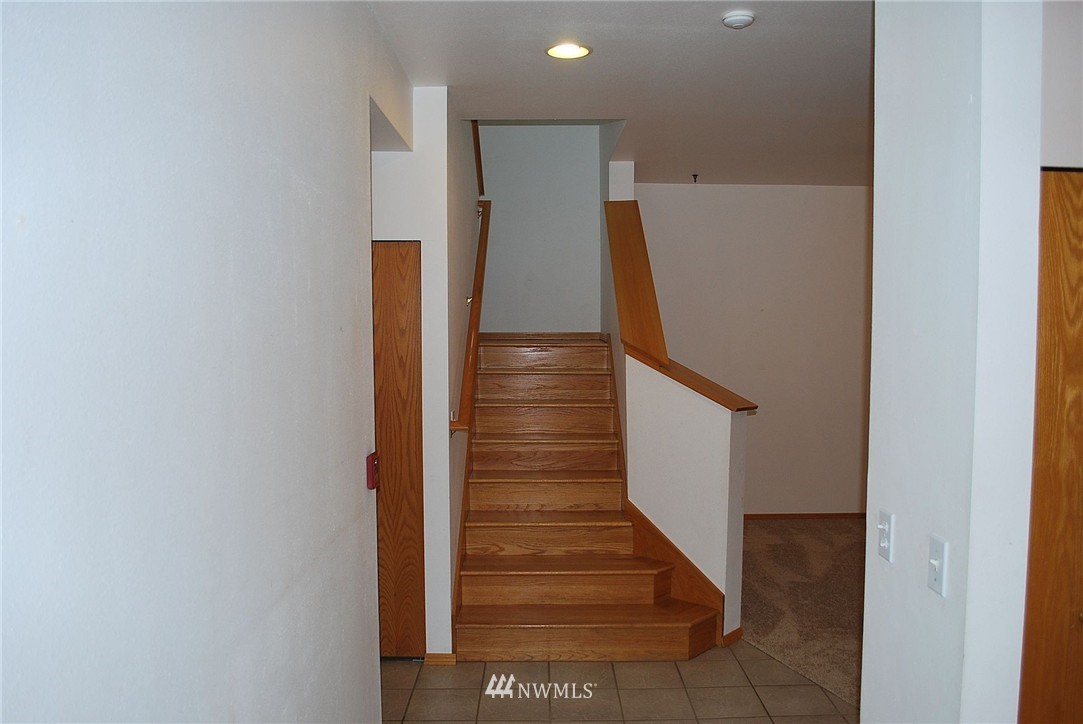 22727 4th Avenue West, Unit 105 Bothell, WA 98021 - Photo 3 of 15