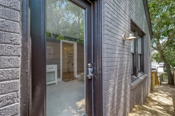 $1,100 | 415 Fairbanks Street, Unit GARAGE, Houston, TX 77009