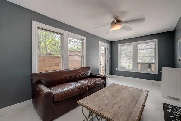$1,100 | 415 Fairbanks Street, Unit GARAGE, Houston, TX 77009