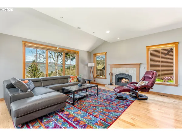 $949,000 | 855 Fifth Avenue, Mosier, OR 97040