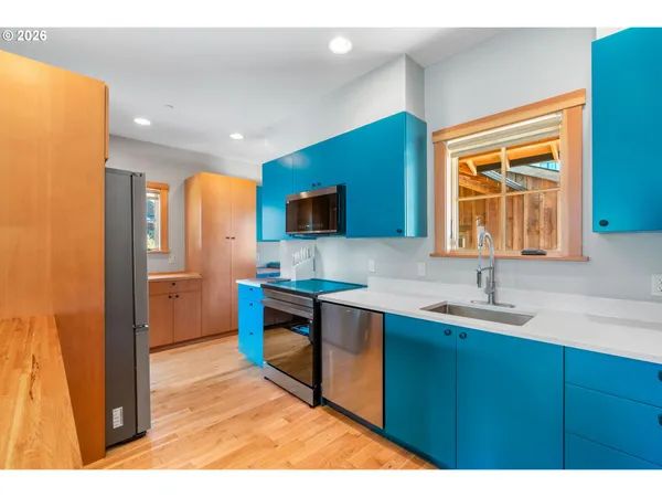 $949,000 | 855 Fifth Avenue, Mosier, OR 97040