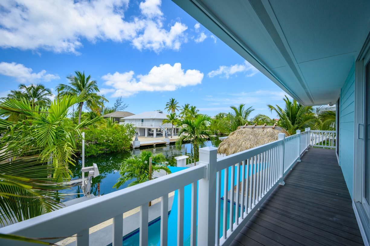 215 Blackbeard Road Summerland Key, FL 33042 - Photo 15 of 42 Porch