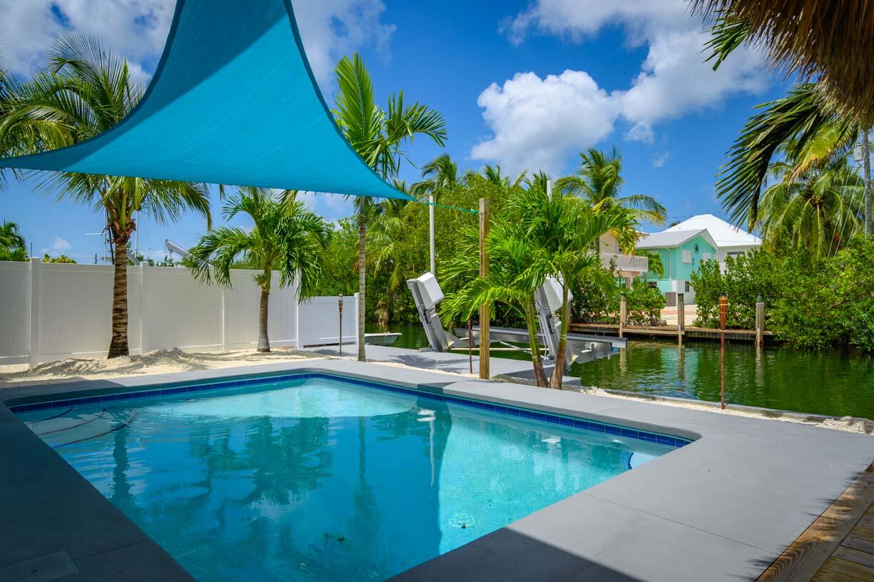215 Blackbeard Road Summerland Key, FL 33042 - Photo 22 of 42 Pool