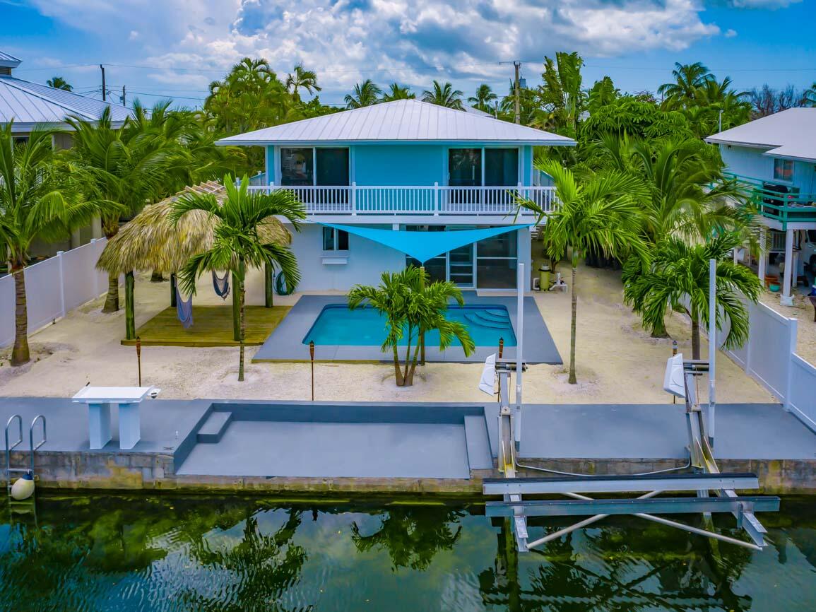 215 Blackbeard Road Summerland Key, FL 33042 - Photo 31 of 42 Back of House