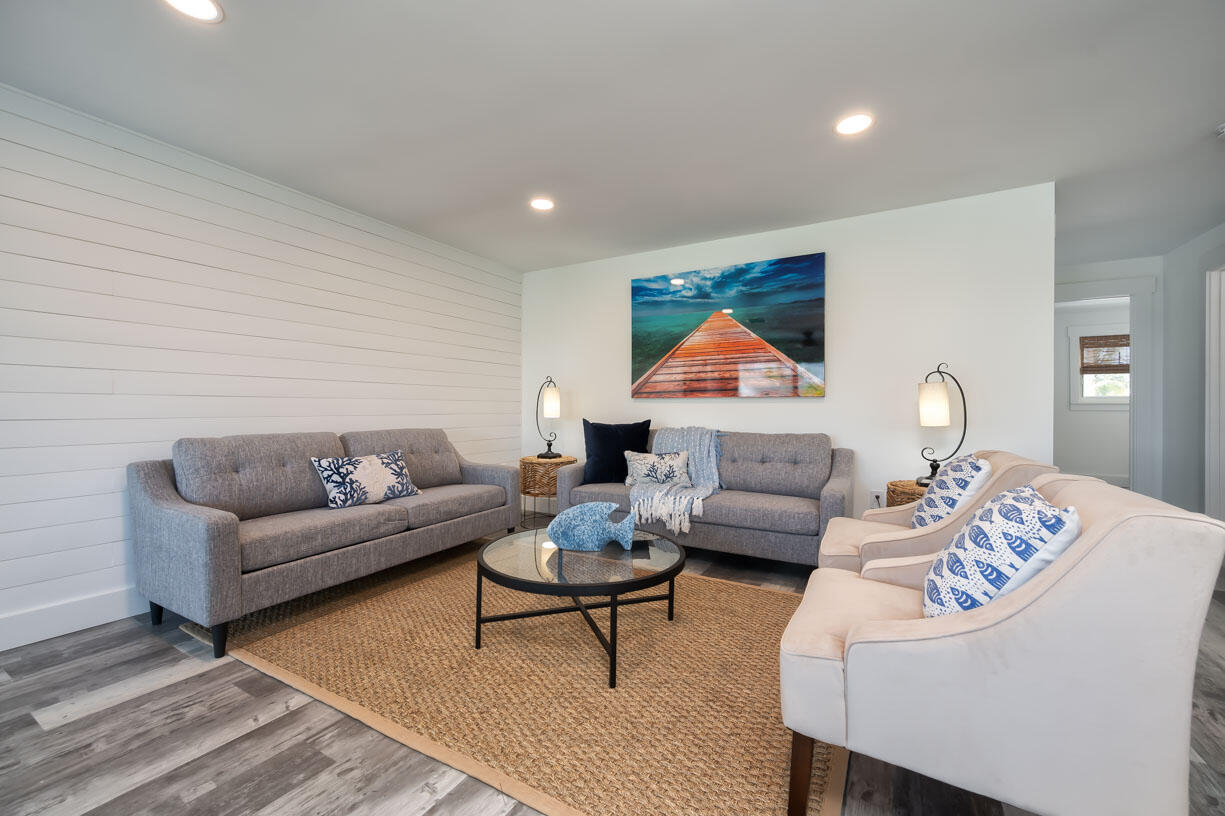 215 Blackbeard Road Summerland Key, FL 33042 - Photo 6 of 42 Living Room
