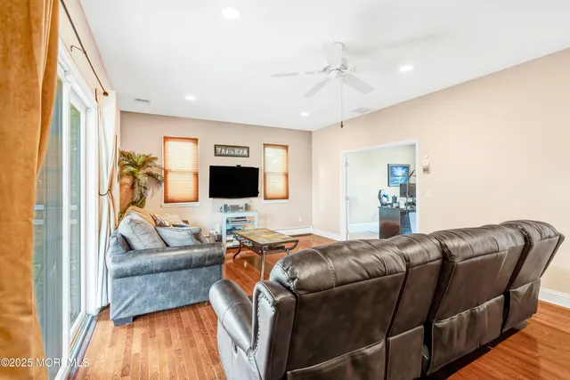 $725,000 | 732 Wellington Avenue, Toms River, NJ 08757