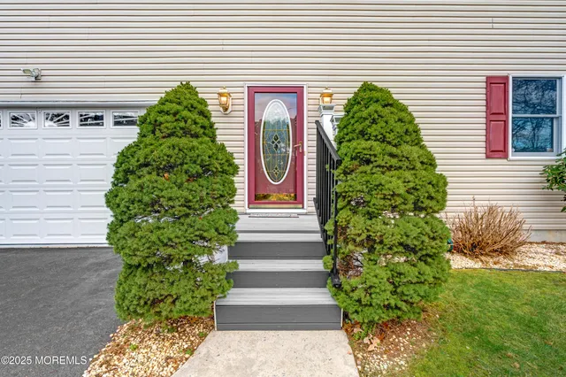 $725,000 | 732 Wellington Avenue, Toms River, NJ 08757