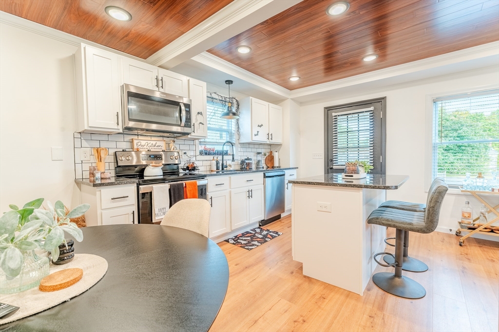 96 Decatur Street Springfield, MA 01151 - Photo 5 of 23