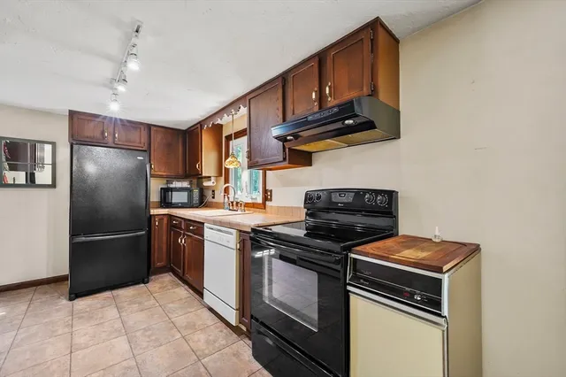 $445,000 | 12 Coachman Lane, Auburn, MA 01501