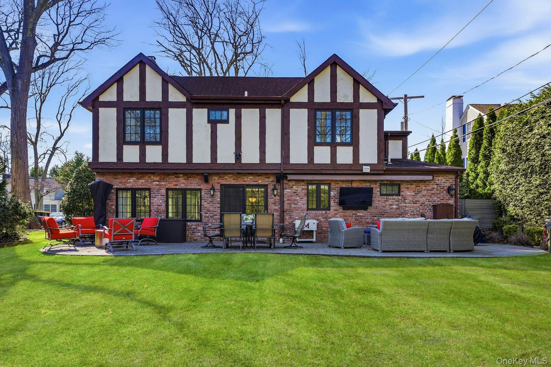 106 Thayer Road Manhasset, NY 11030 - Photo 2 of 5