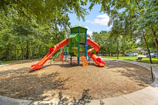 a view of park with entertaining space