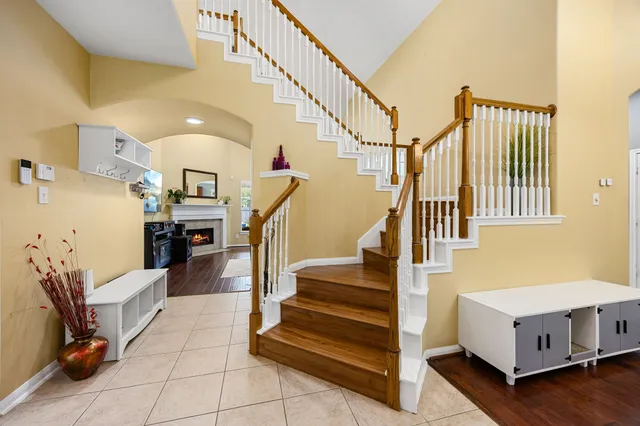 a view of entryway and hall