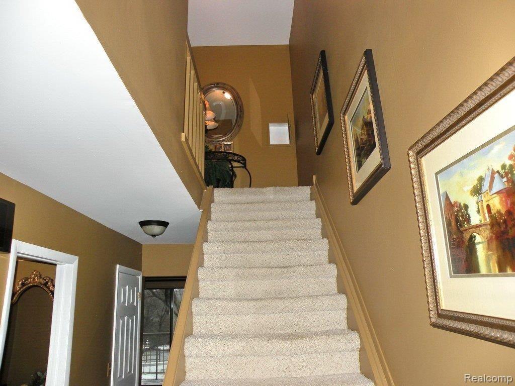 830 Oak Brook Ridge Drive Rochester, MI 48307 - Photo 7 of 17 Staircase