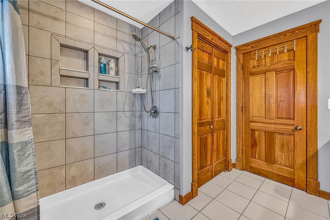 47916 Russia Road Amherst, OH 44001 - Photo 7 of 32 Full Bath
