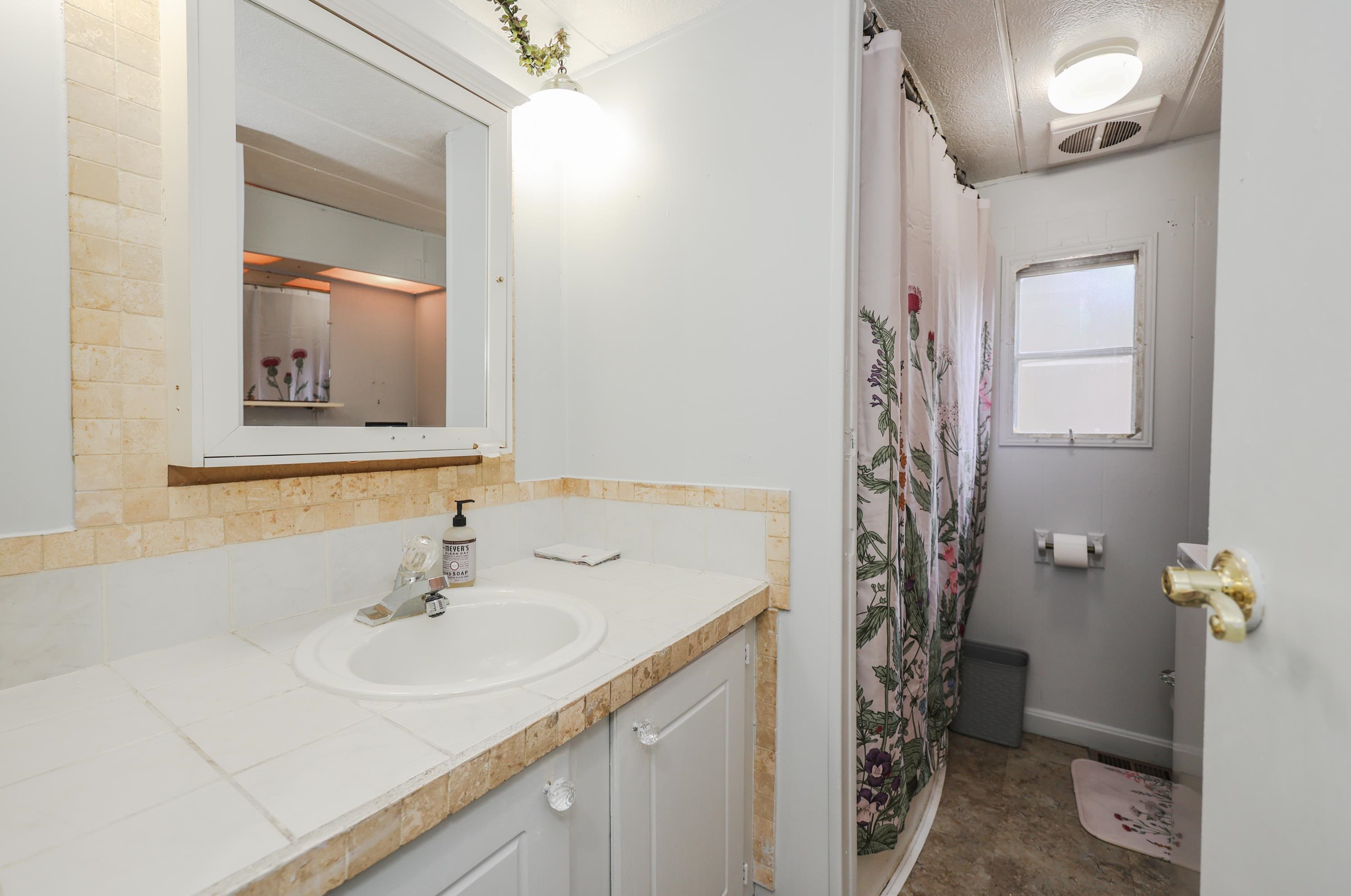 37 Old Cart Road Raymond, NH 03077 - Photo 5 of 19 Gallery Image 5