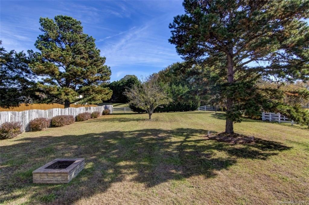 12206 Marathon Hill Road Charlotte, NC 28269 - Photo 21 of 23 a view of a yard with trees