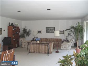 729 Pheasant Run Road West Chester, PA 19382 - Photo 4 of 12 Living Room