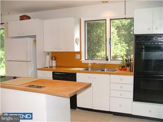 729 Pheasant Run Road West Chester, PA 19382 - Photo 6 of 12 Kitchen