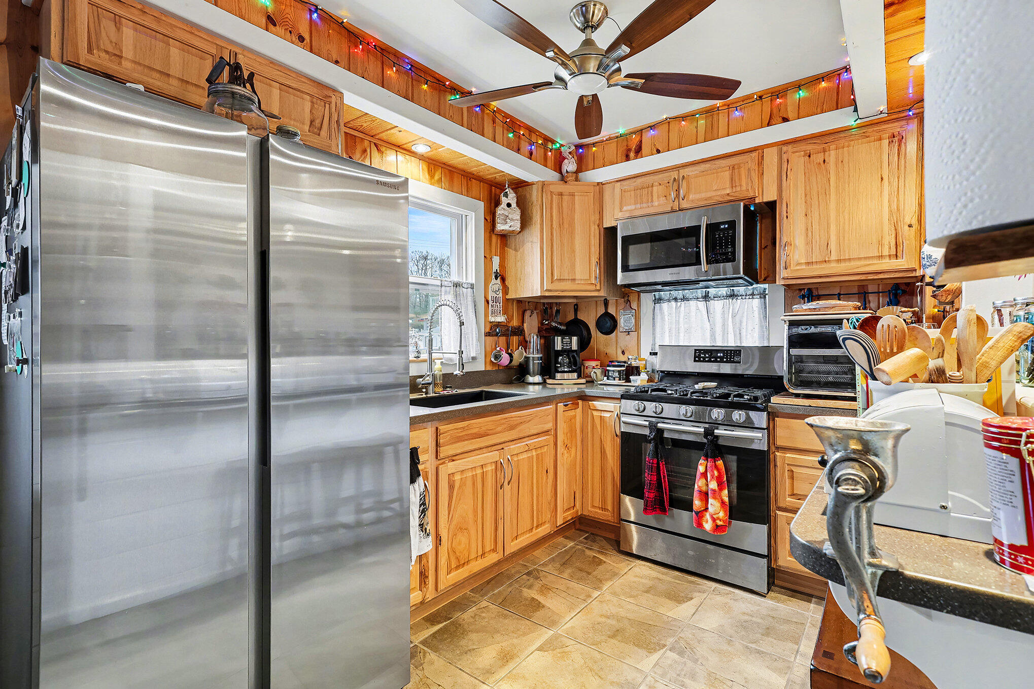 1835 Edgewater Street Muskegon, MI 49441 - Photo 9 of 27 011_file_271