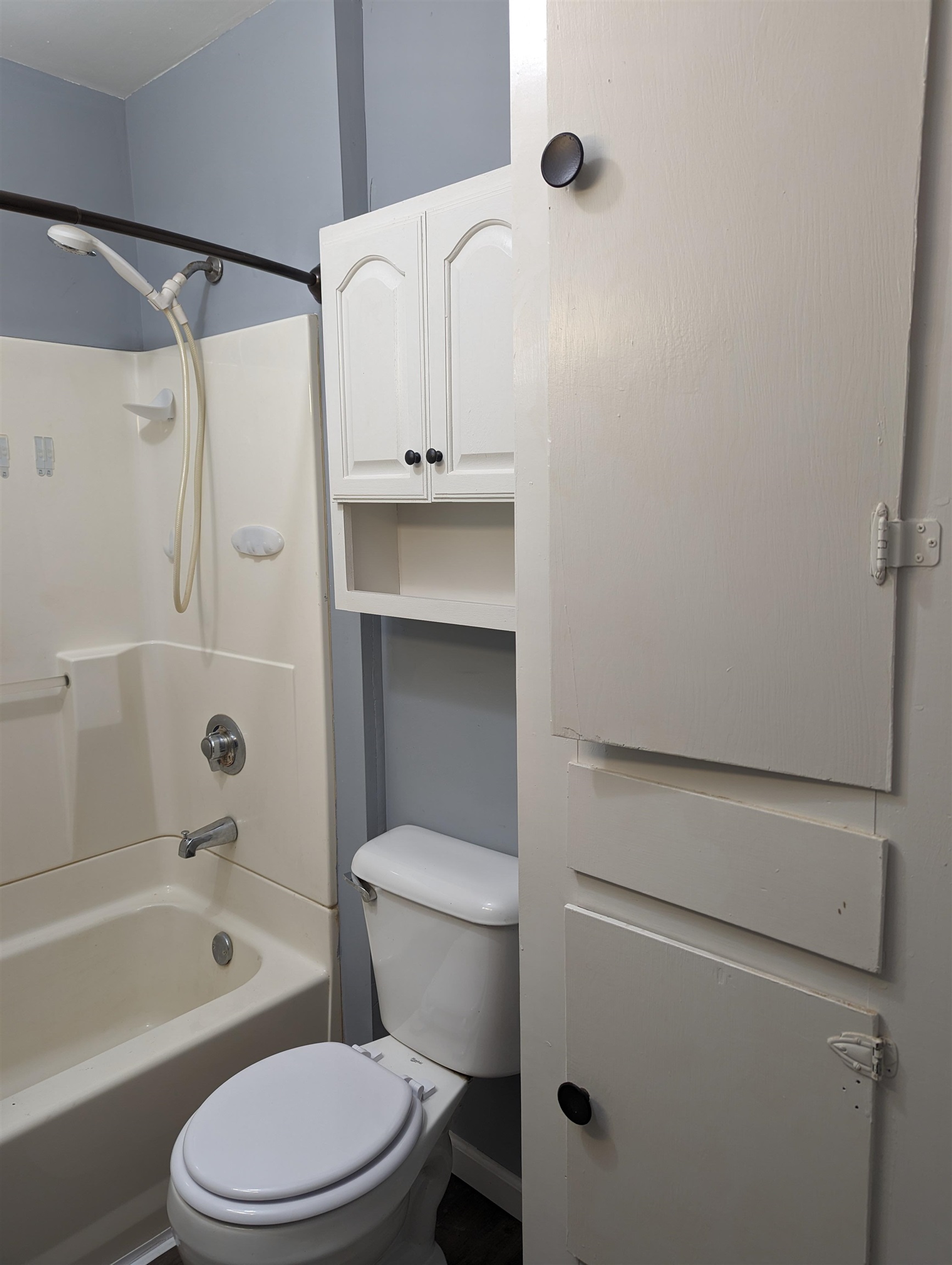 2080 Lancaster Heights Road Freeport, IL 61032 - Photo 9 of 17 a white toilet sitting next to a bath tub