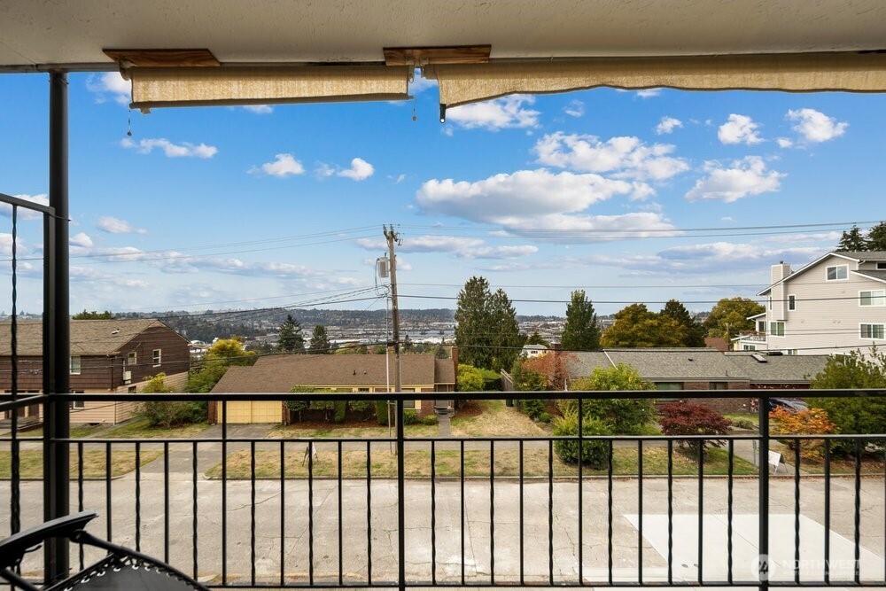 303 North 44th Street, Unit 203 Seattle, WA 98103 - Photo 2 of 40 Gallery Image 2
