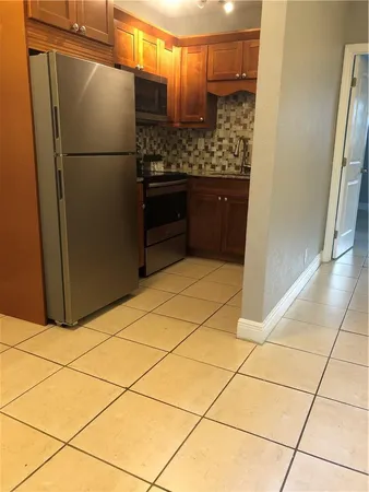 $1,500 | 2016 Northeast 17th Court, Unit 11, Fort Lauderdale, FL 33305