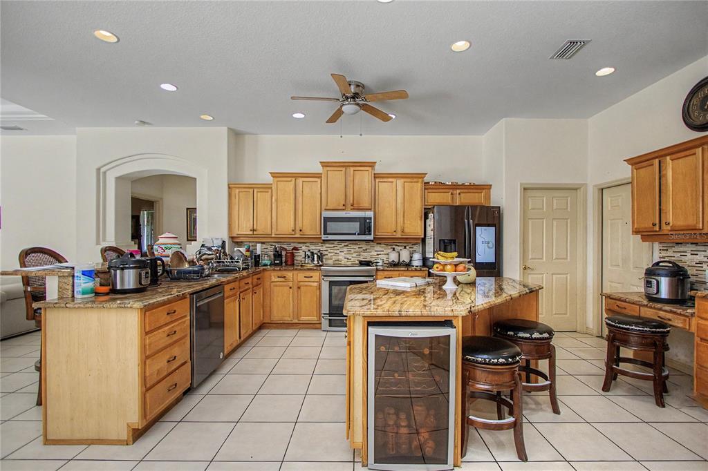 2114 Southeast 25th Loop Ocala, FL 34471 - Photo 11 of 39