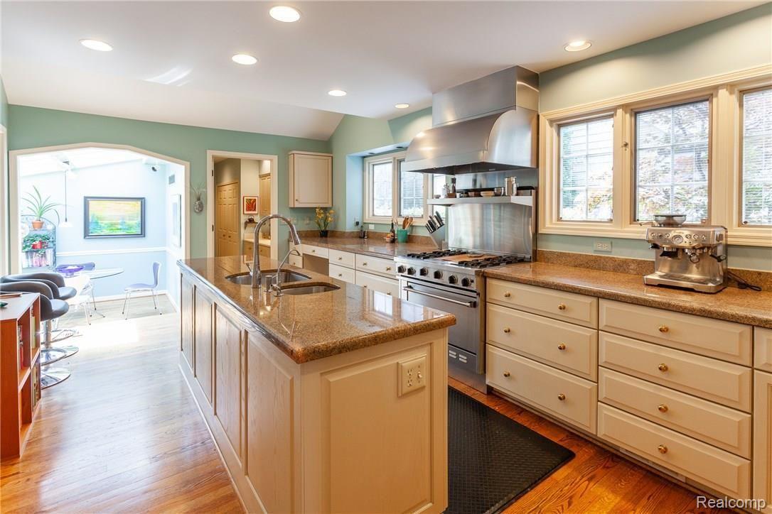 698 Southfield Road Birmingham, MI 48009 - Photo 16 of 39 IMG_5383.jpg