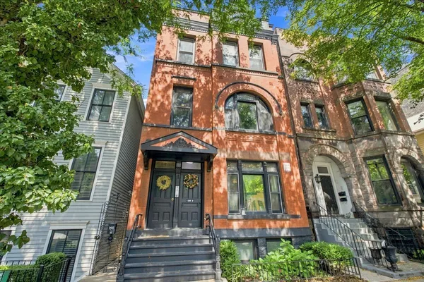 $5,750 | 224 West St Paul Avenue, Unit 1, Chicago, IL 60614