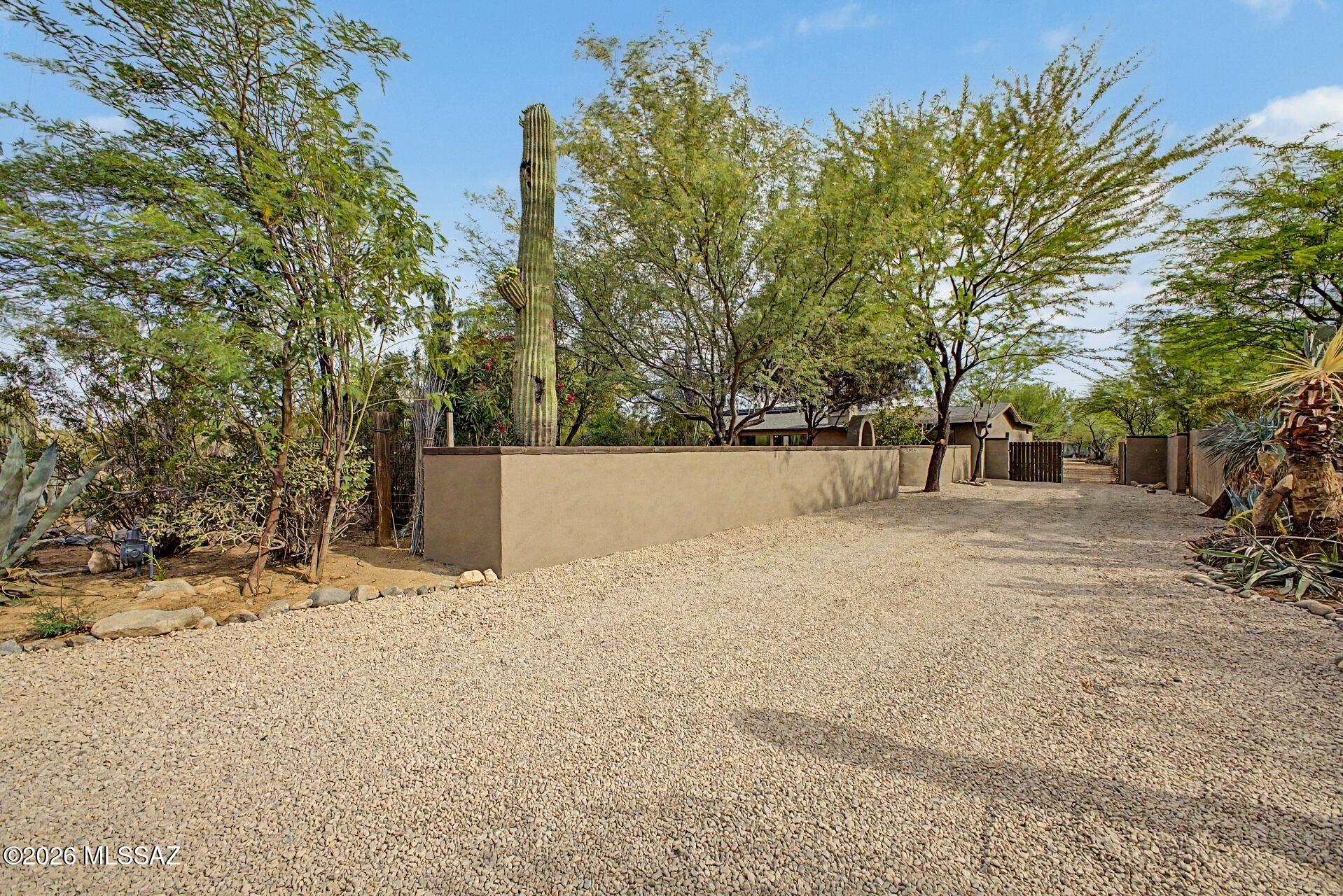 1514 East Lind Road Tucson, AZ 85719 - Photo 2 of 51