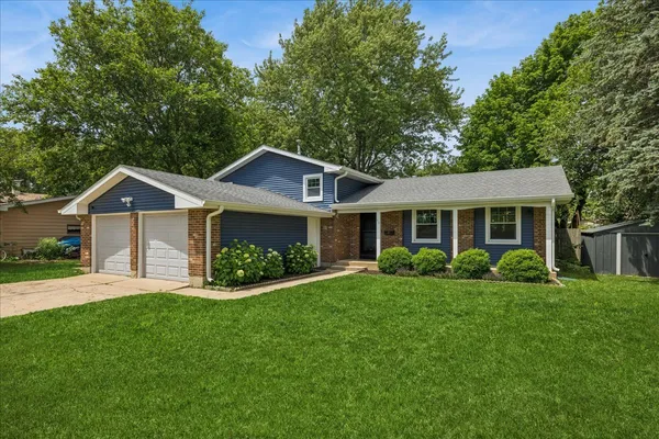 $375,000 | 60 New Castle Court, Crystal Lake, IL 60014