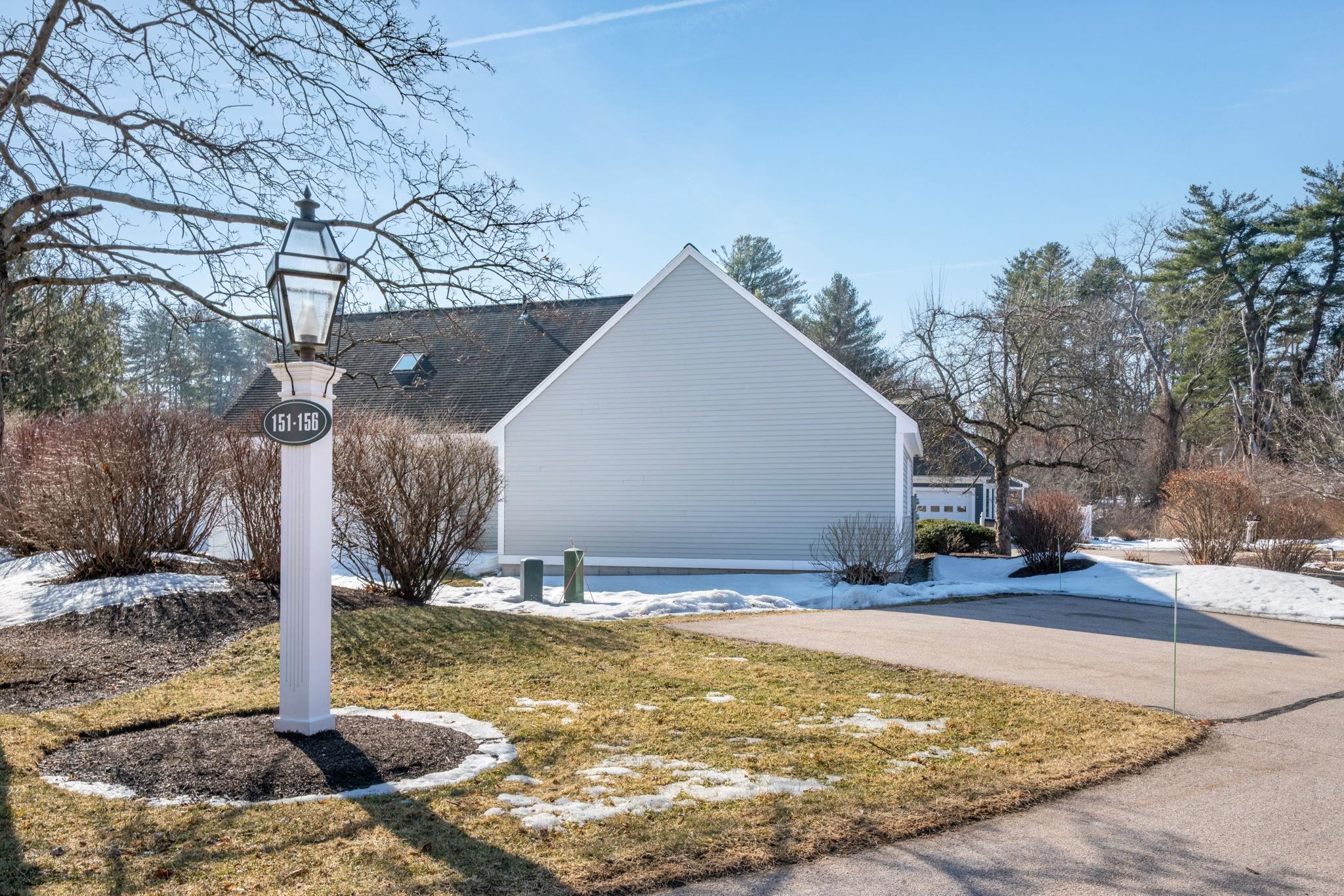 156 Straw Hill Road Manchester, NH 03104 - Photo 3 of 50