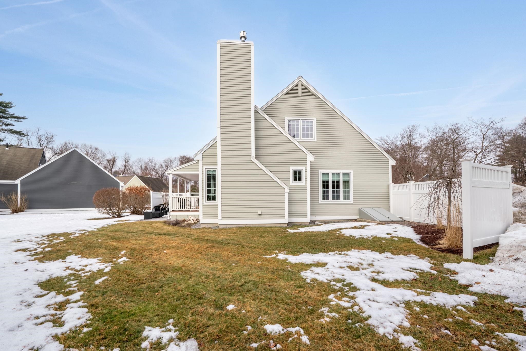 156 Straw Hill Road Manchester, NH 03104 - Photo 8 of 50