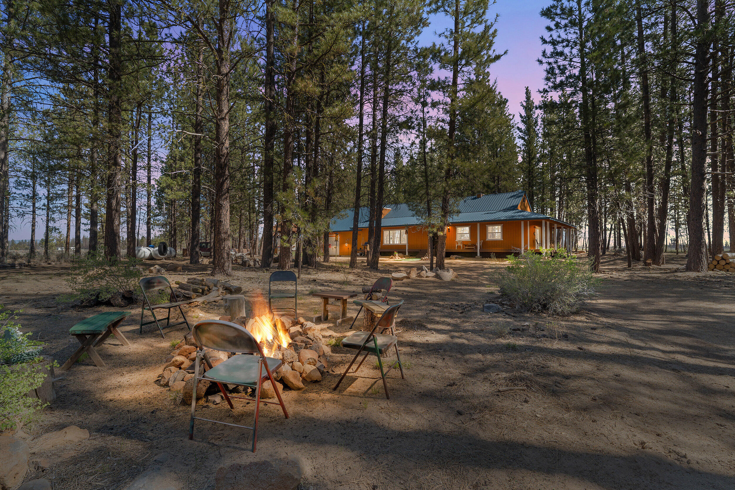 27 Blackpine Way Bly, OR 97622 - Photo 5 of 35 Cozy firepit area