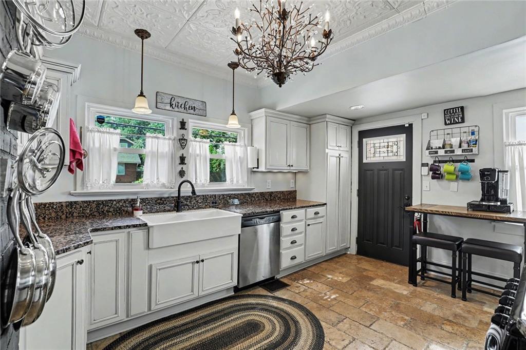 5901 Rockhill Road Kansas City, MO 64110 - Photo 11 of 29