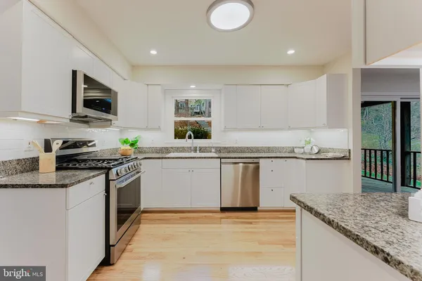 $924,888 | 9010 Lake Braddock Drive, Burke, VA 22015