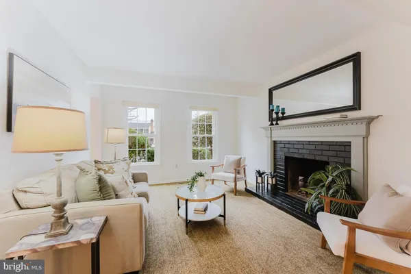 $924,888 | 9010 Lake Braddock Drive, Burke, VA 22015