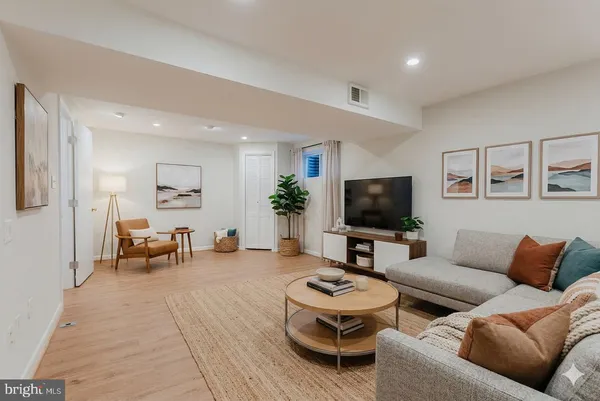 $924,888 | 9010 Lake Braddock Drive, Burke, VA 22015