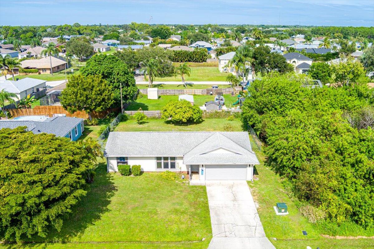 981 Southeast Candle Avenue Port St. Lucie, FL 34983 - Photo 13 of 35 32-MAX_0003