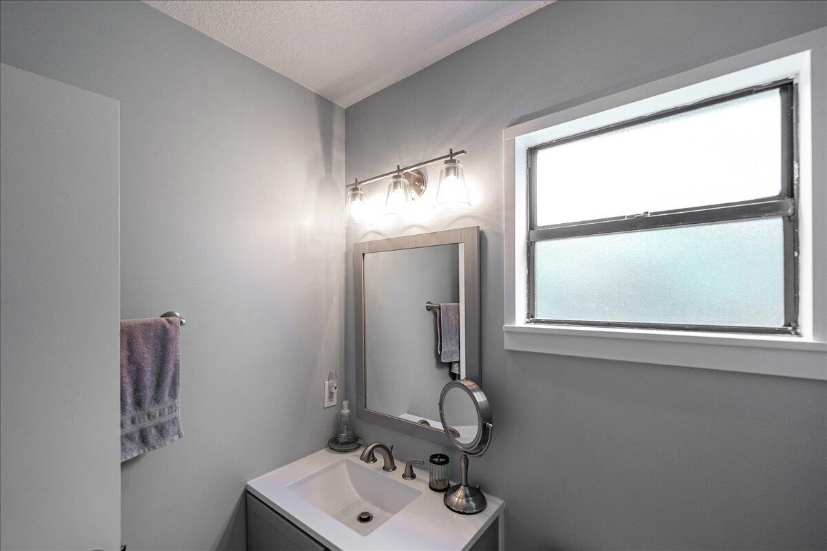 981 Southeast Candle Avenue Port St. Lucie, FL 34983 - Photo 4 of 35 16-DSC2064