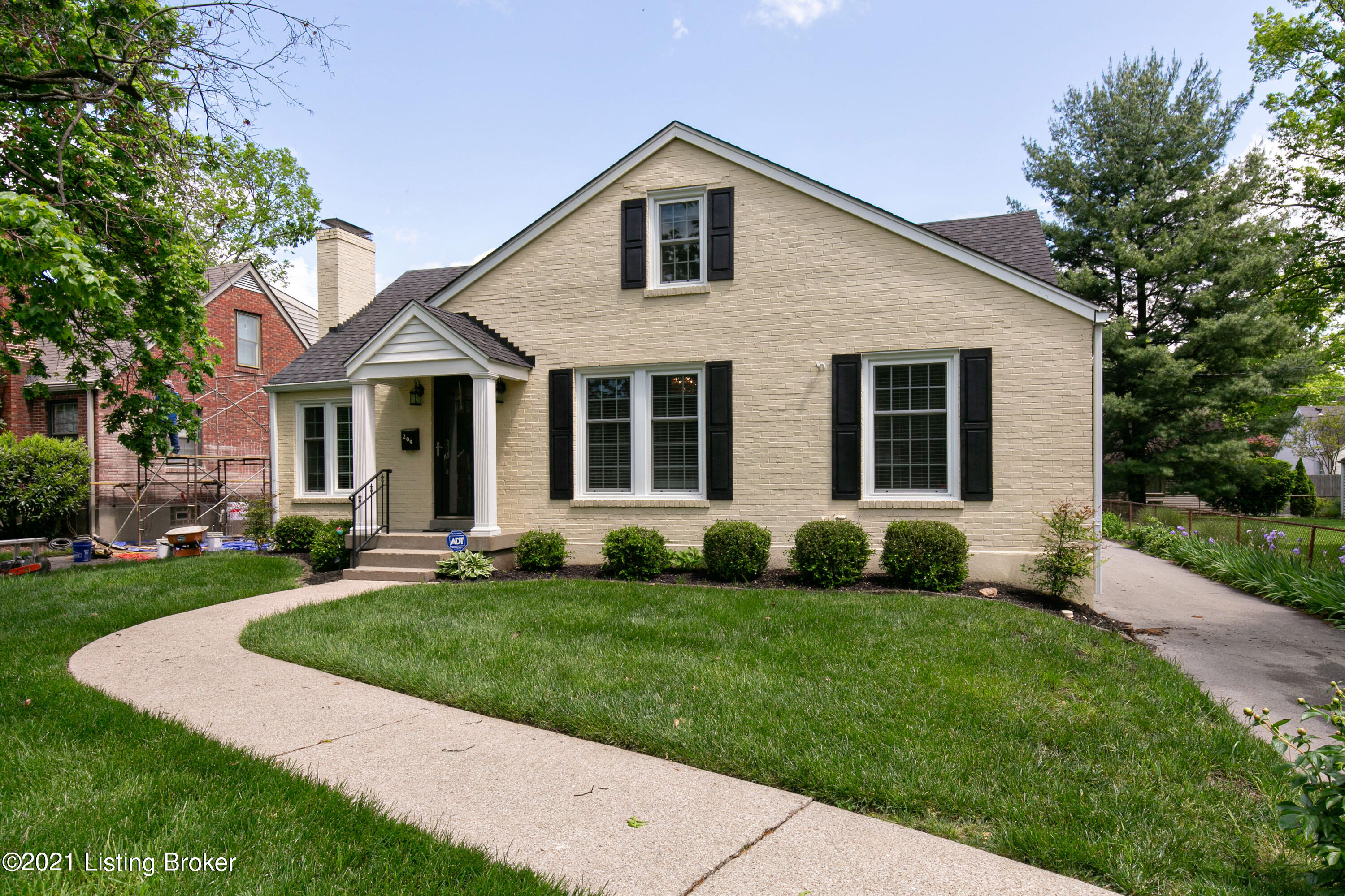209 Sage Road Louisville, KY 40207 - Photo 2 of 34 _REP4789