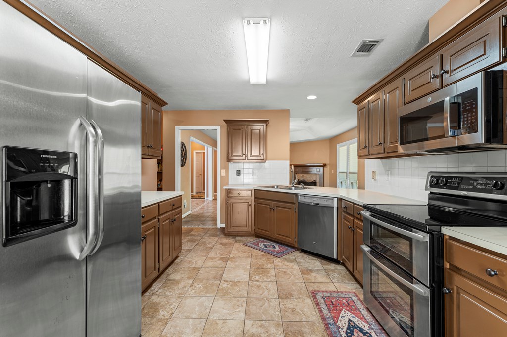 7172 Village Loop Columbus, GA 31904 - Photo 11 of 33 Kitchen