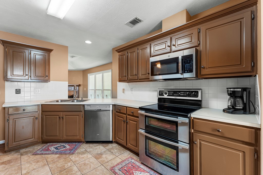 7172 Village Loop Columbus, GA 31904 - Photo 12 of 33 Kitchen