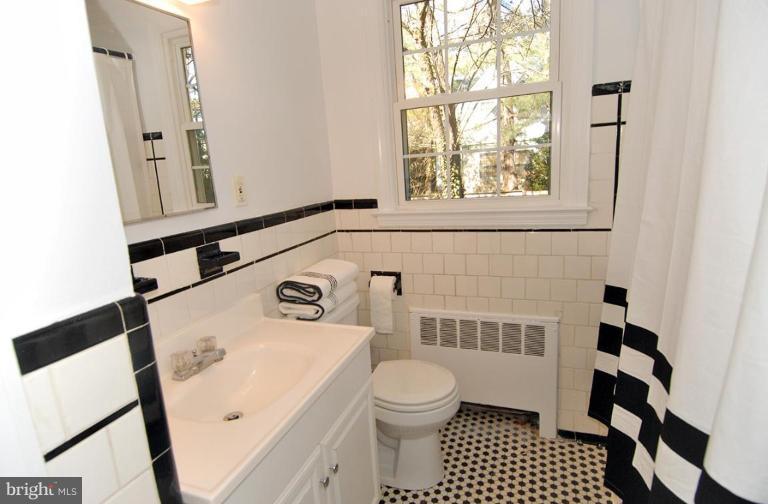 3613 Chatham Road Ellicott City, MD 21042 - Photo 11 of 20 Bath #1